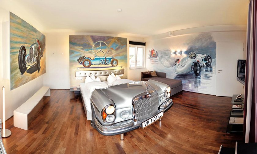 Интерьер в автомобильной тематике