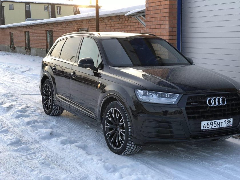 Audi q7 2017 Black