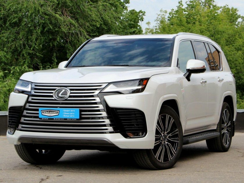 Lexus LX 600 белый