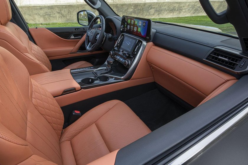 Лексус LX 600 салон