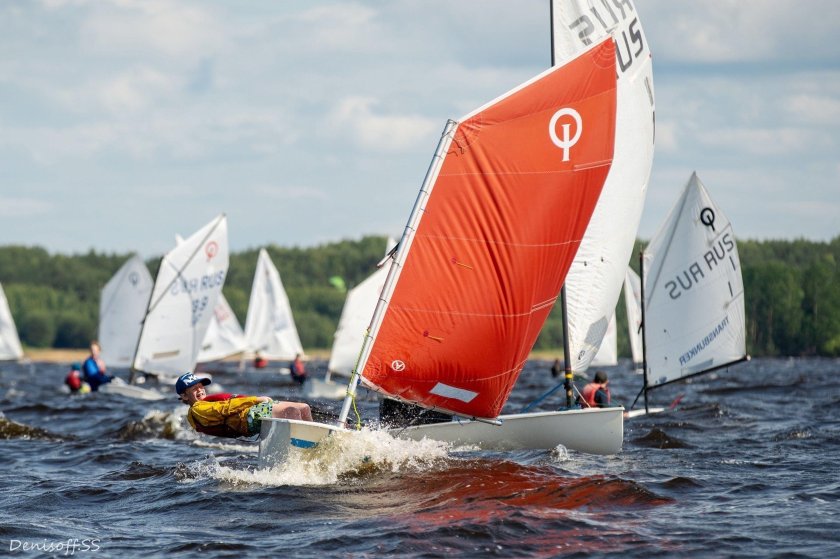 Зум 8 швертбот