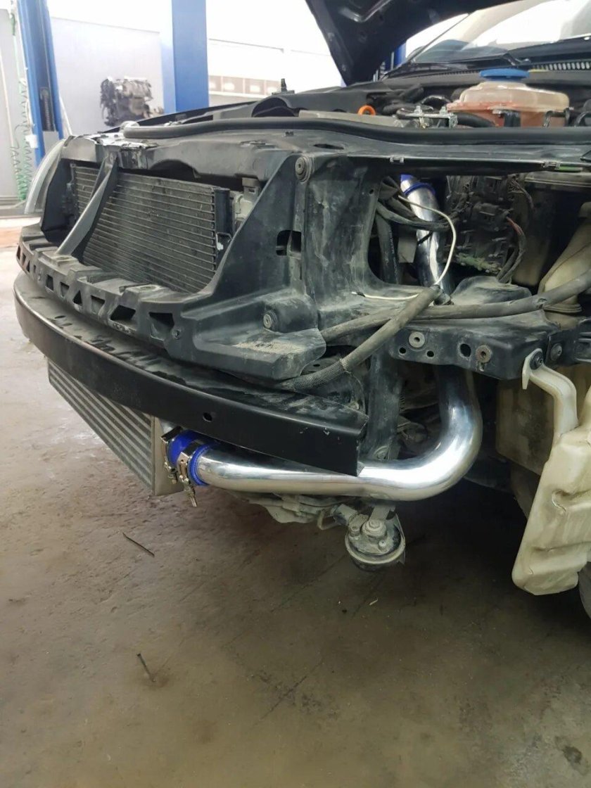 Фронтальный интеркулер Шкода Октавия тур