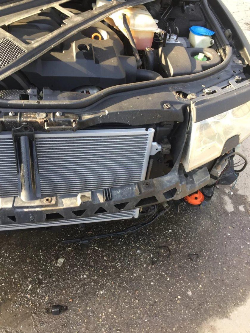 Радиатор двигателя Skoda Superb 2