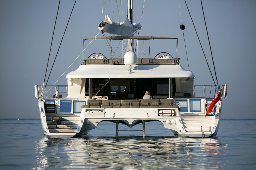 Катамаран Lagoon 620