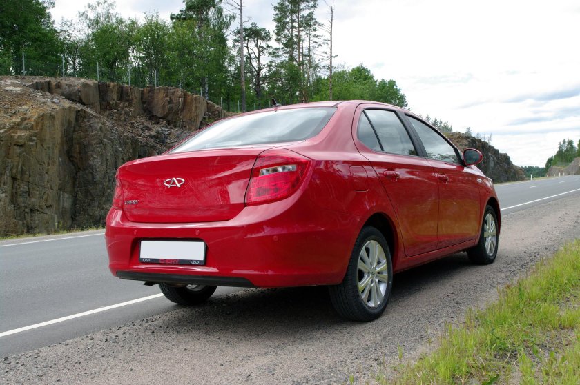 Машина Chery Bonus 3