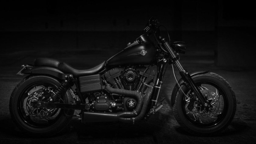 Черный мотоцикл