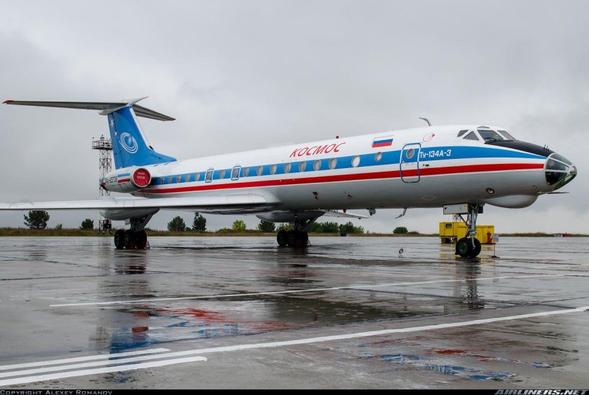 Ту-134 пассажирский самолёт