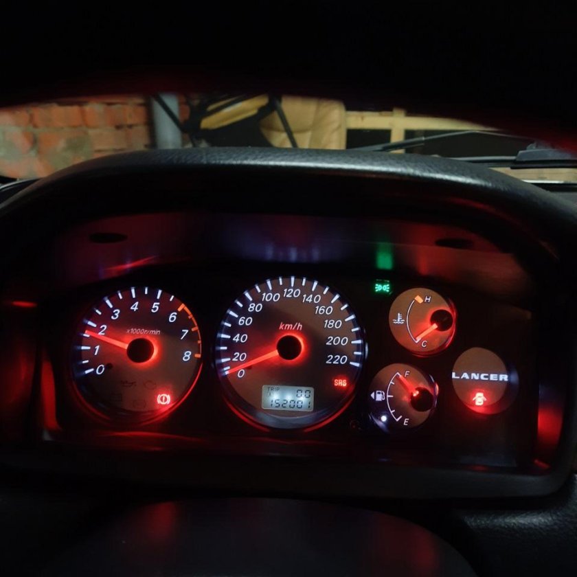 Приборная панель Митсубиси Галант 8