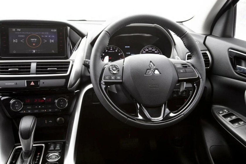 Приборная панель Мицубиси Эклипс кросс