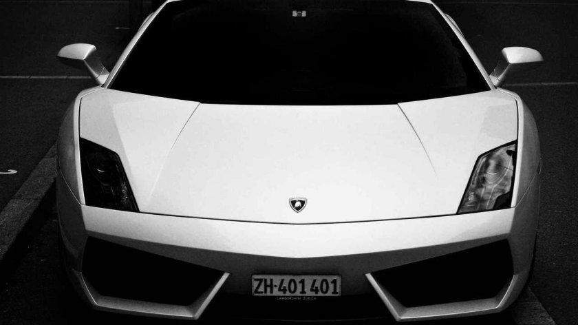 Автомобиль черно белый