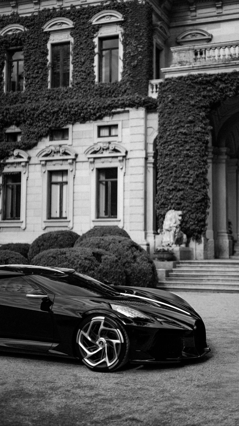 Машина черно белая