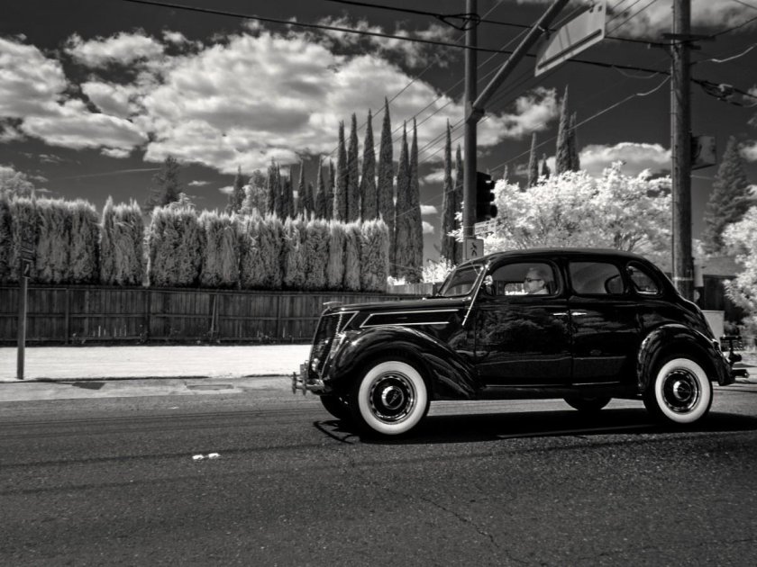 Старый автомобиль чб