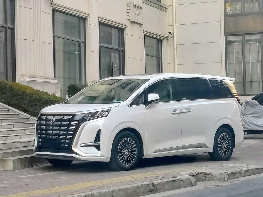 Минивэн Denza d9