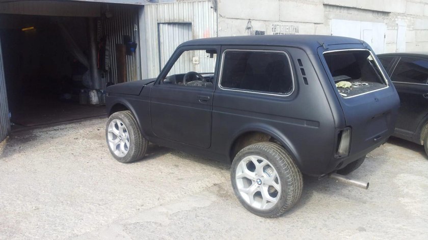 Нива 2121 черный Раптор