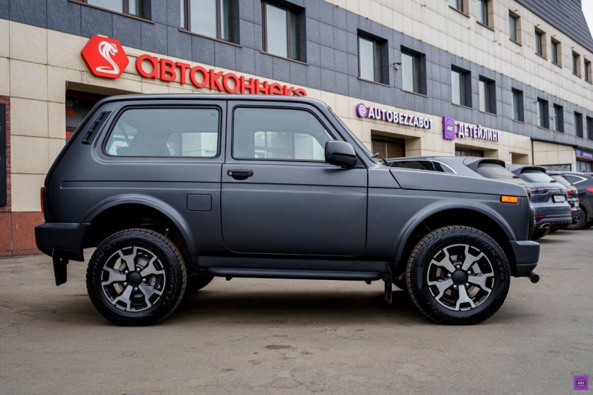 Серая матовая Нива Бронто