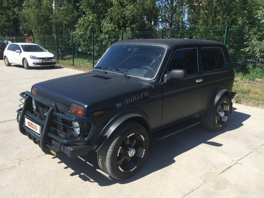 ВАЗ 2121 черного цвета