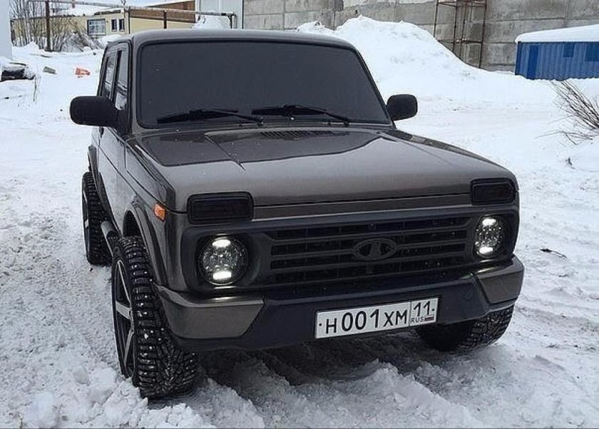 Нива 2121 Урбан черная