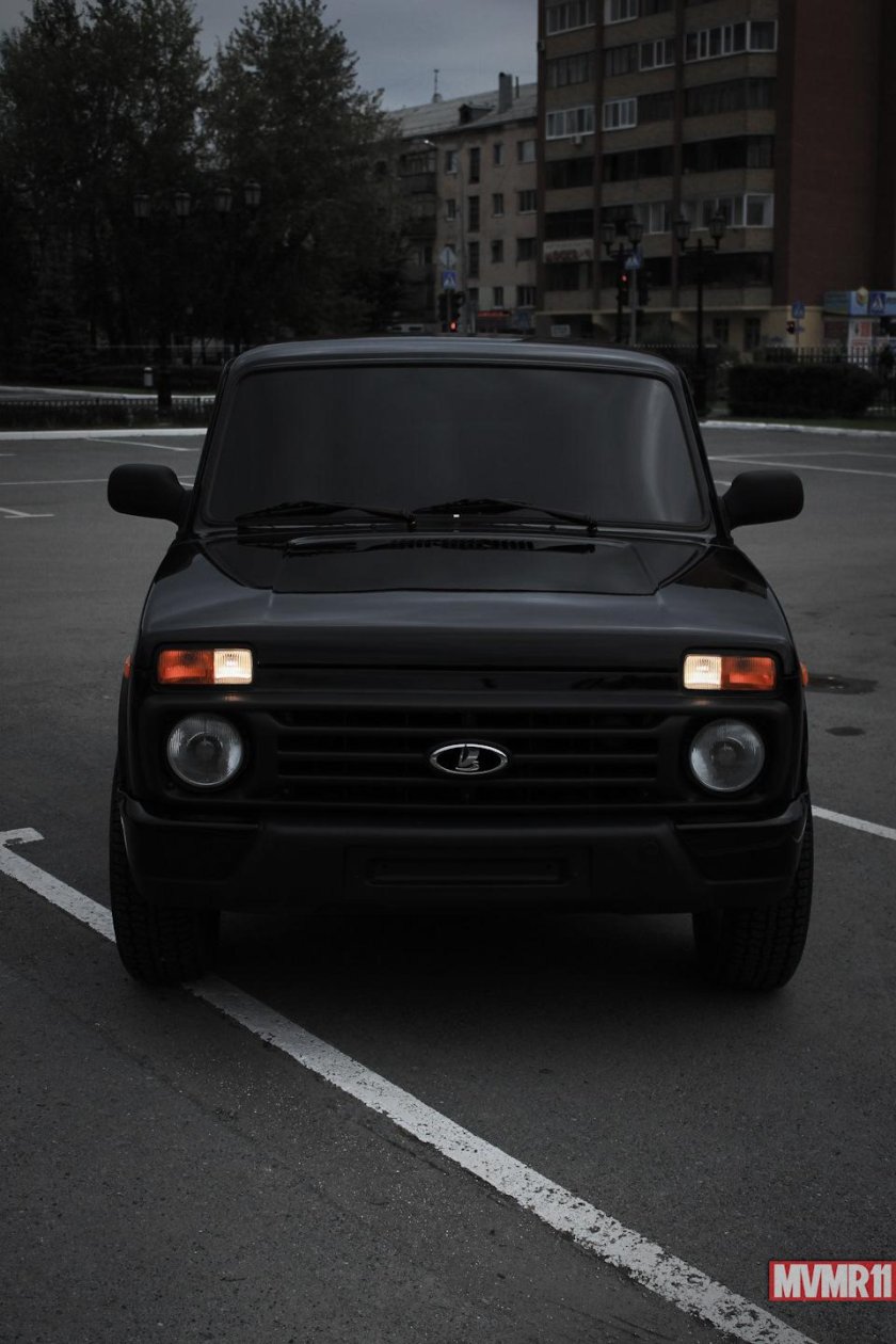 Нива Урбан черная