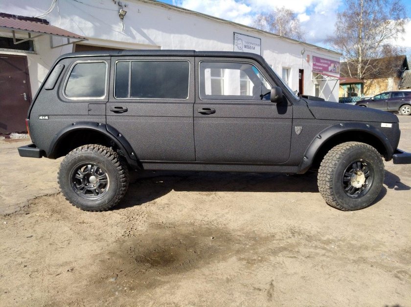 Нива 2131 Бронто