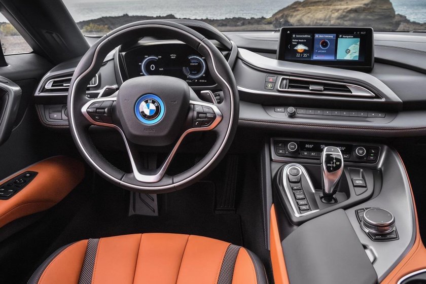 BMW i8 салон