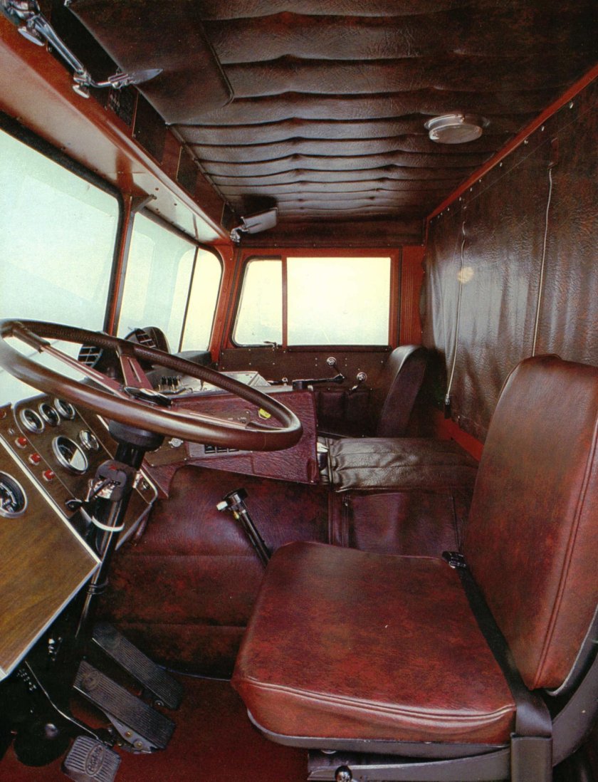Peterbilt 362 в кабине