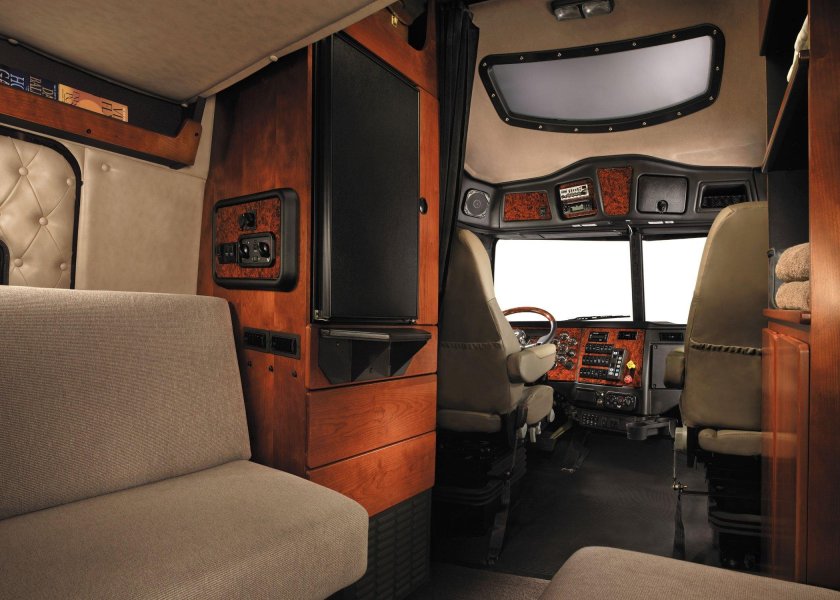 Петербилт 379 кабина