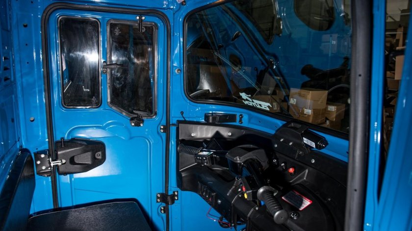 Bajaj maxima c кабина