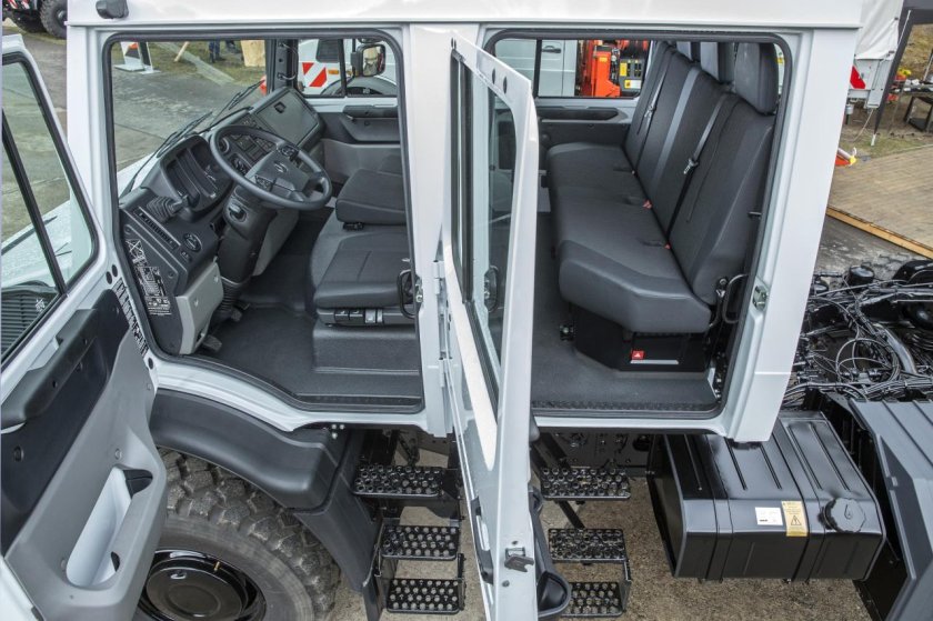 Mercedes-Benz Unimog салон