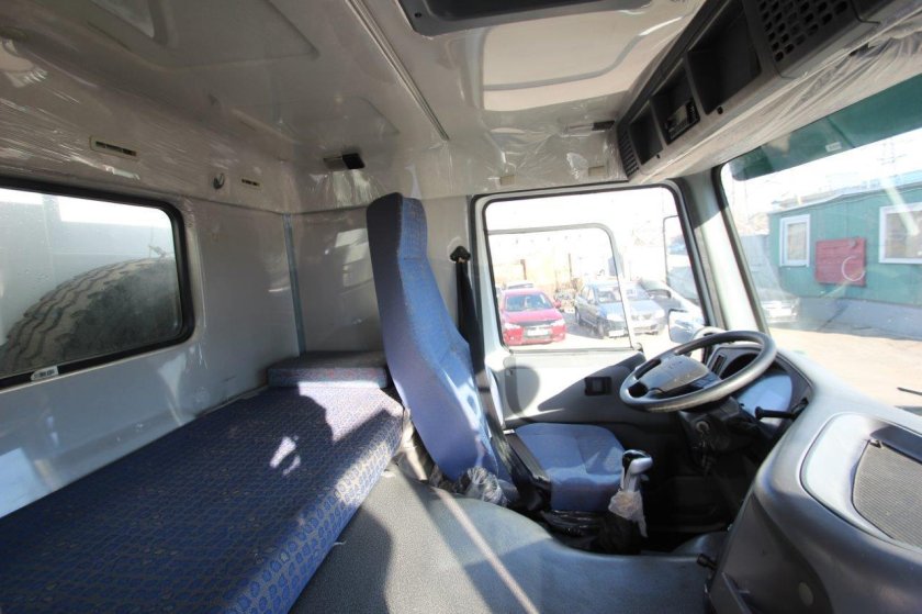 HOWO hw76 кабина