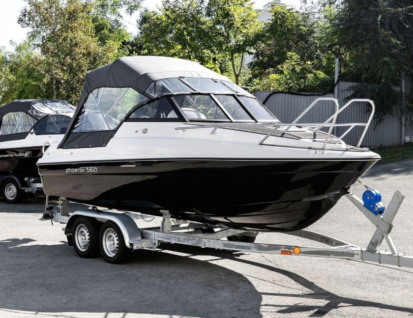 Катер Phoenix 560