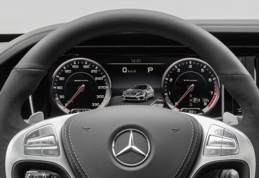 Приборная панель Tesla