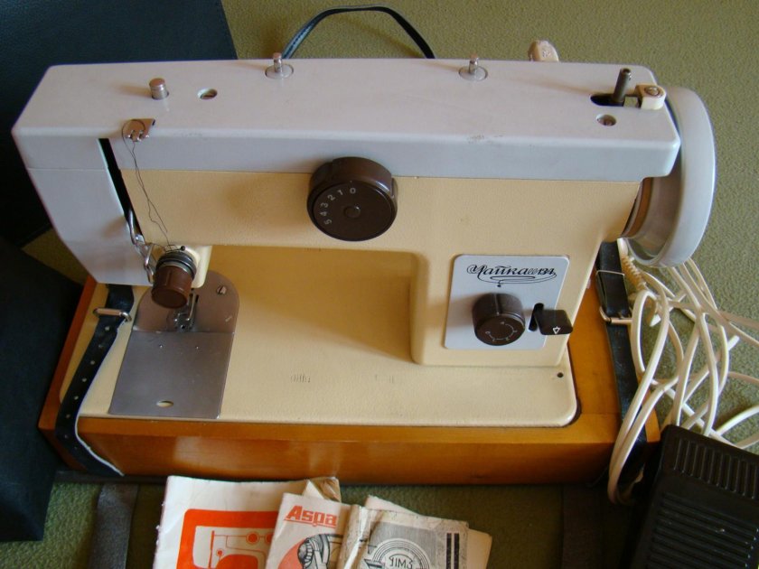 Швейная машинка Чайка электрическая