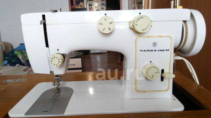 Швейная машинка Чайка 142м