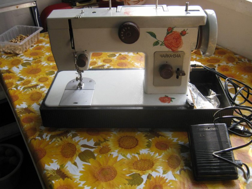Швейная машинка Чайка электрическая