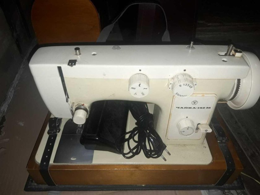 Швейная машинка Чайка 132