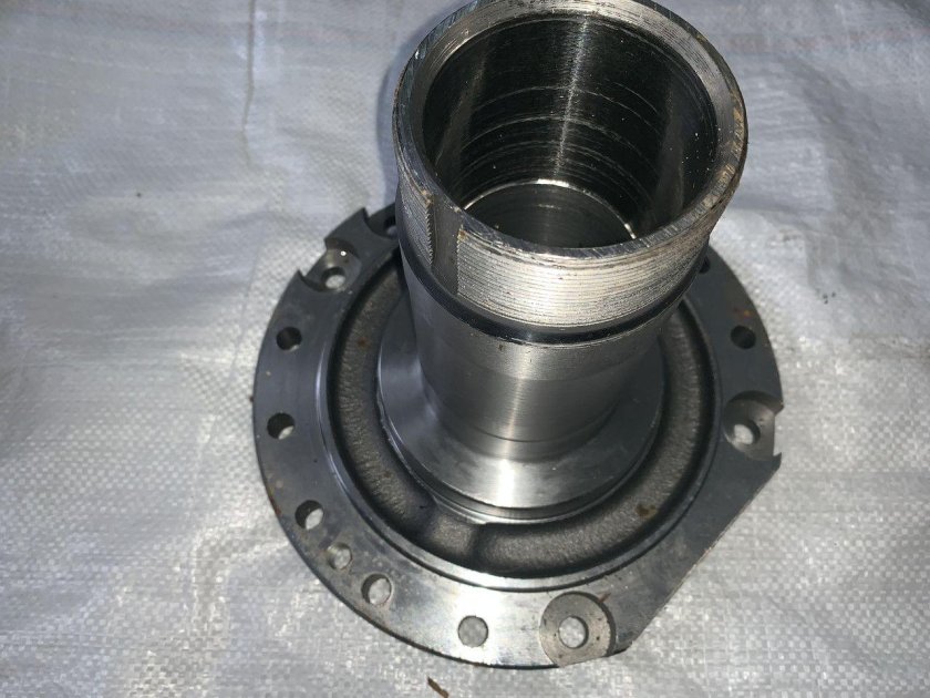 Цапфа левая 43114-2304081