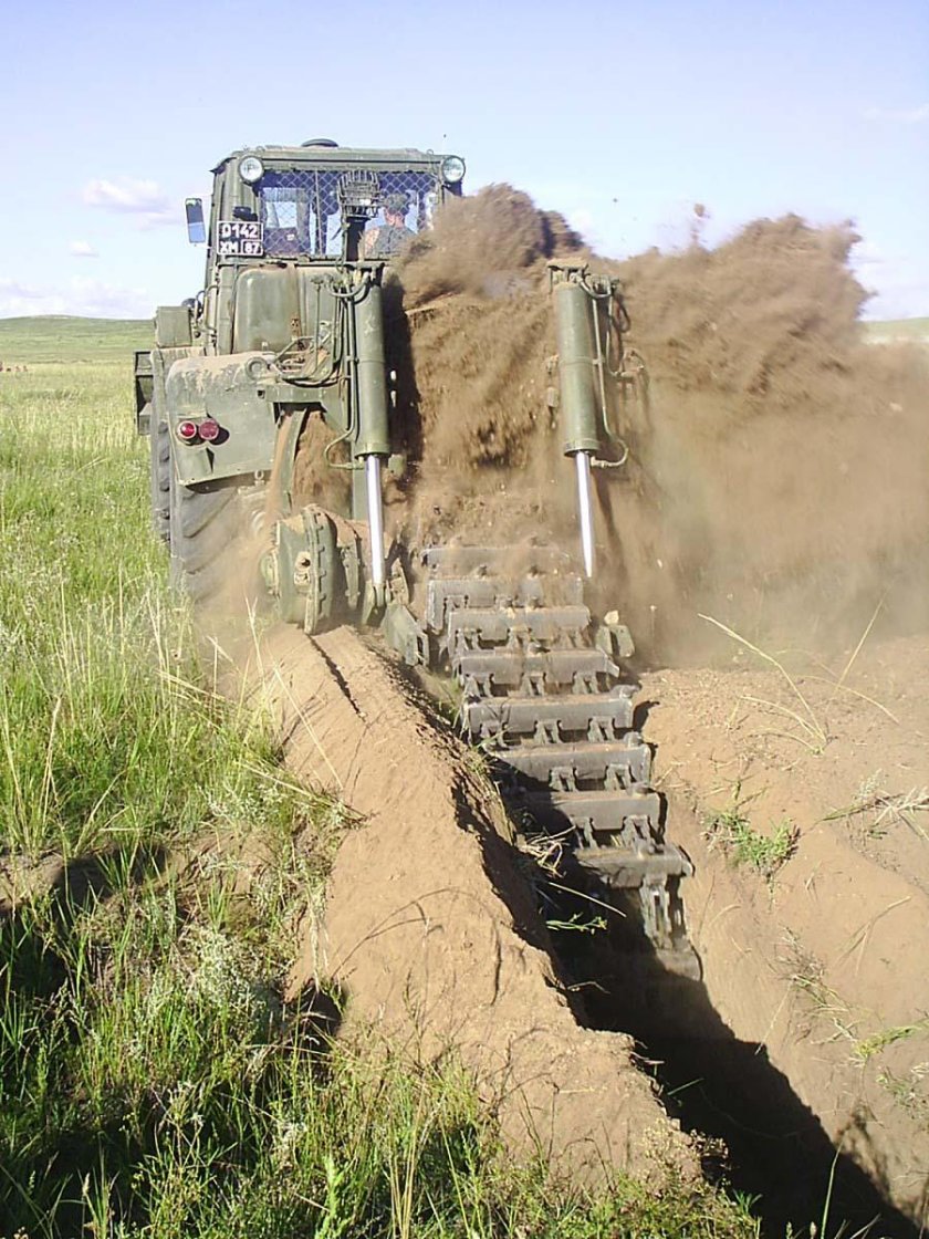 Траншеекопатель БТМ-3