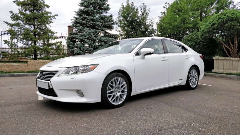 Лексус ЕС 300h