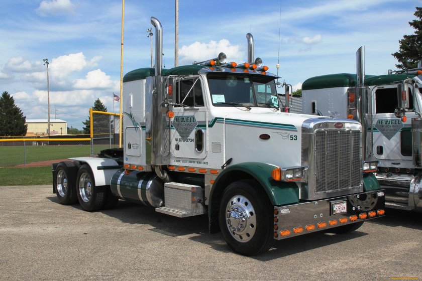 Американский грузовик Peterbilt