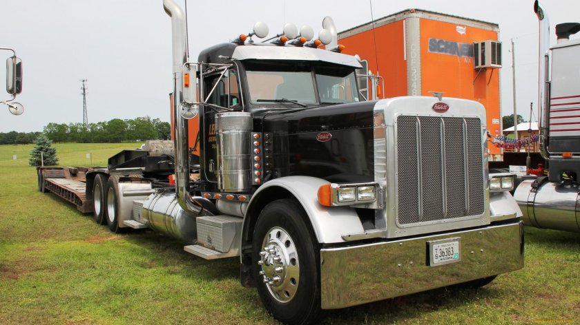 Седельный тягач Peterbilt 362