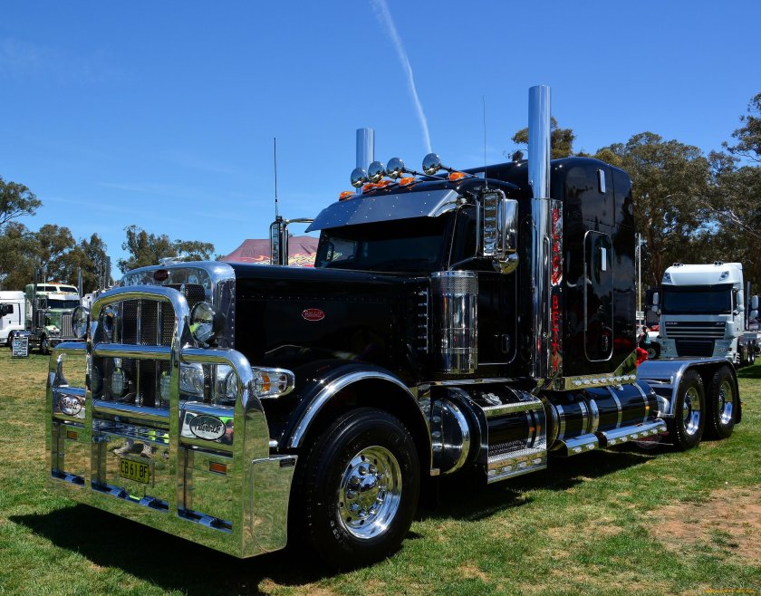 Седельный тягач Peterbilt 379