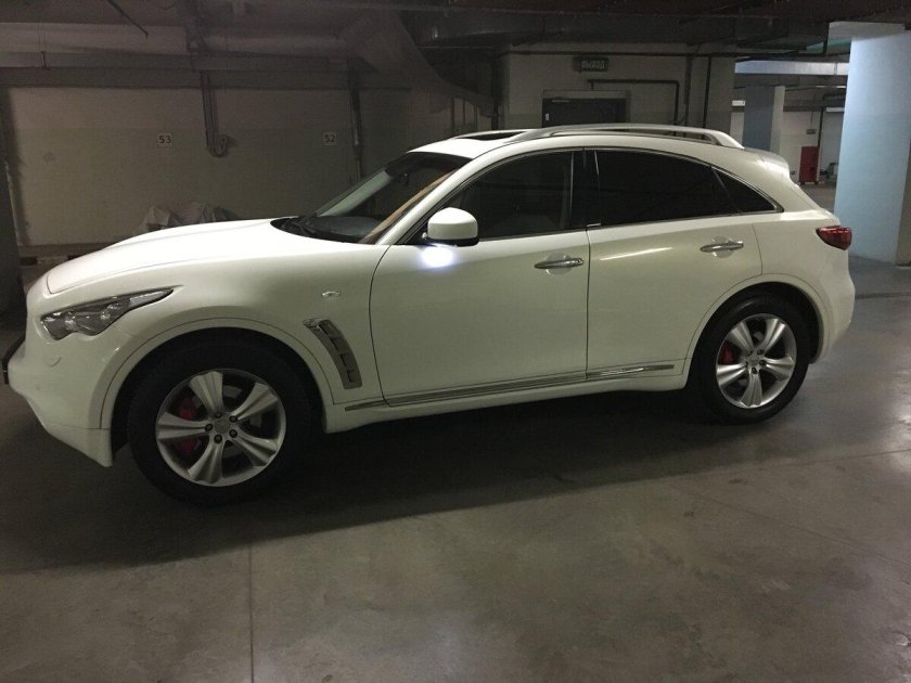 Infiniti fx37 белый