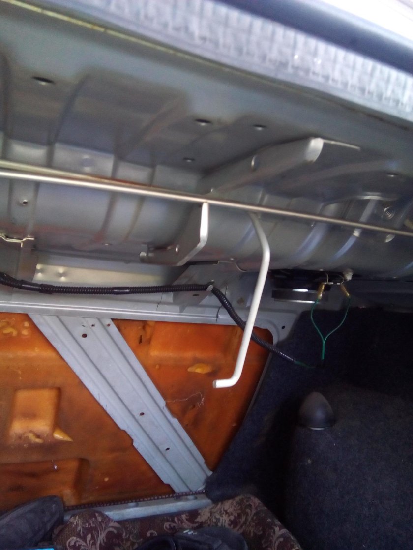 Торсион багажника Дэу Нексия n150