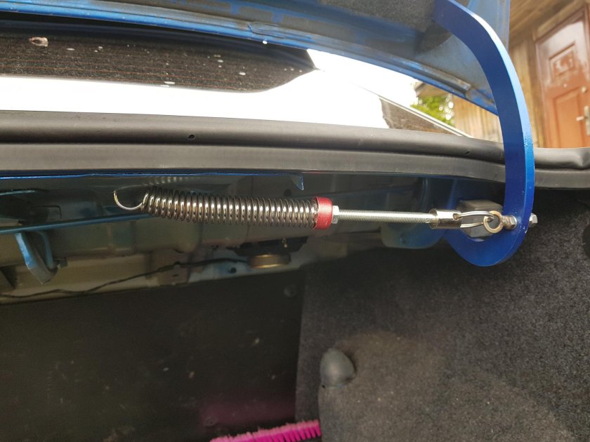 Пружина багажника Nexia n109