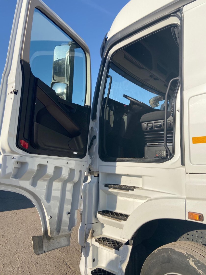 КАМАЗ 54901 дверь