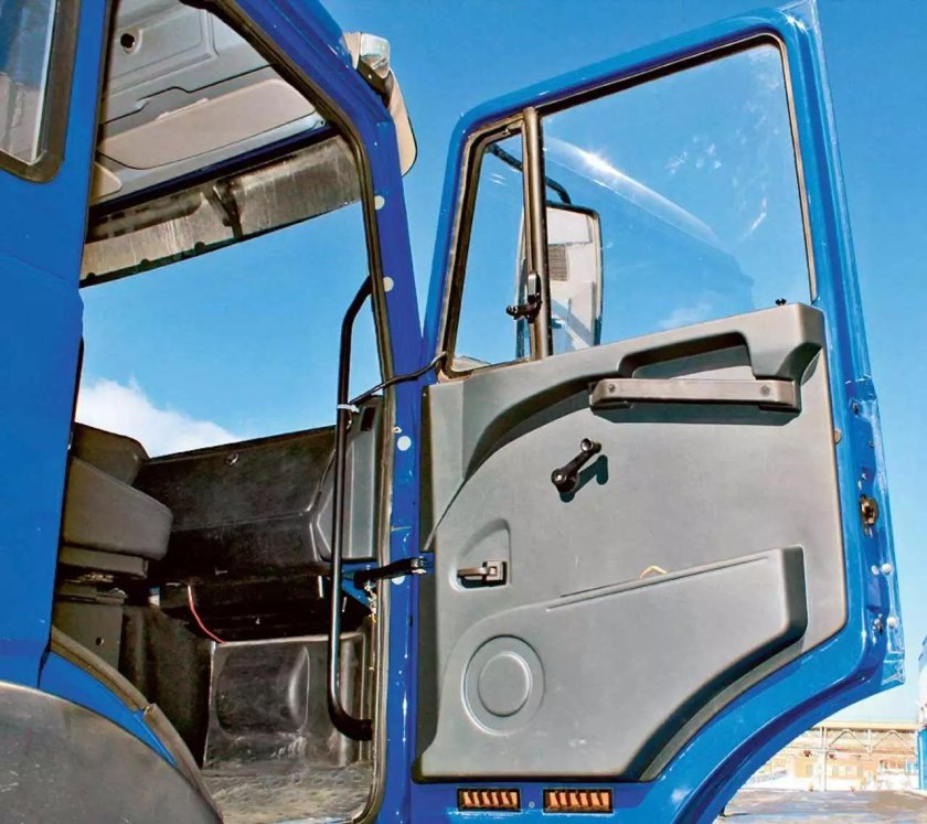Урал 4320 дверь кабины