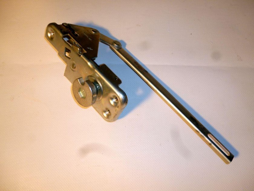 Замок двери левый КАМАЗ 5320