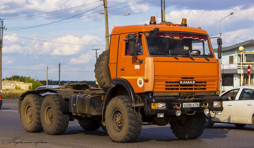 КАМАЗ-44108 седельный