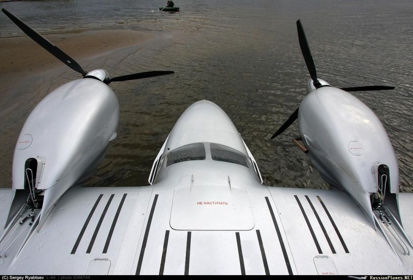 Гидросамолет Чайка л-44