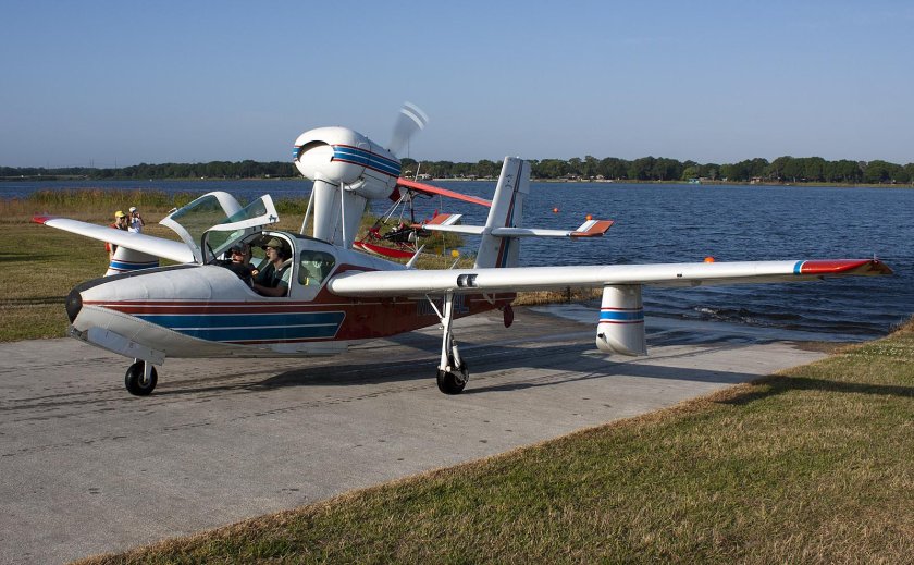 Самолет амфибия la-4-200